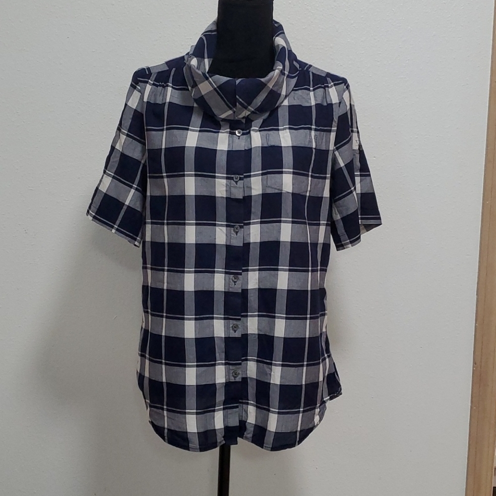 Banana Republic unique button down shirt medium
